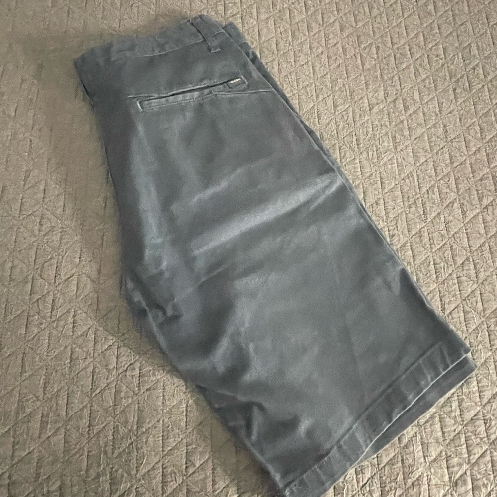 Volcom shorts 34”
